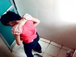 मर्सिडीज एक खलिहान में दो ब्लू सेक्सी मूवी एचडी लेता है।