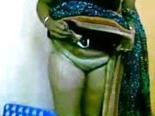 गोरा गोरा एक सेक्सी वीडियो एचडी हिंदी फुल मूवी क्रूर dildo द्वारा फैला है